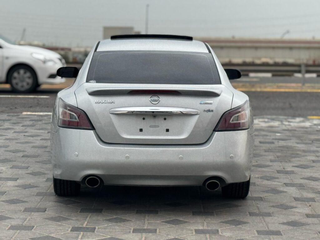 - Nissan Maxima SV