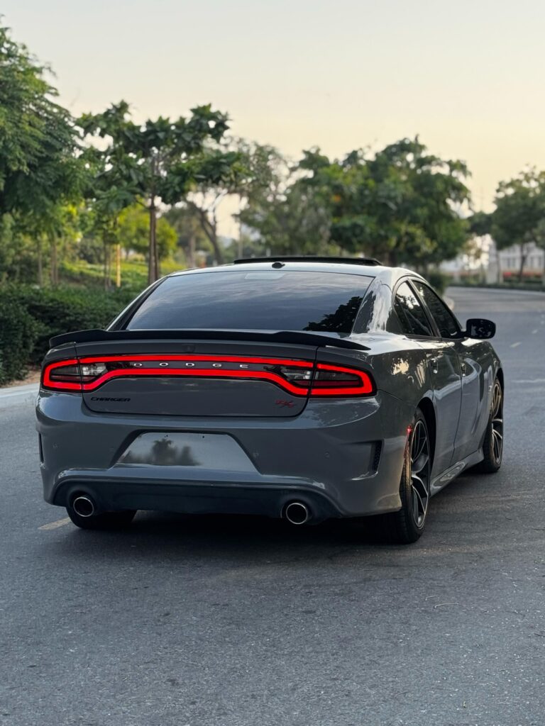 - *Dodge Charger Scat Pack* V8 6.4L SRT HEMI