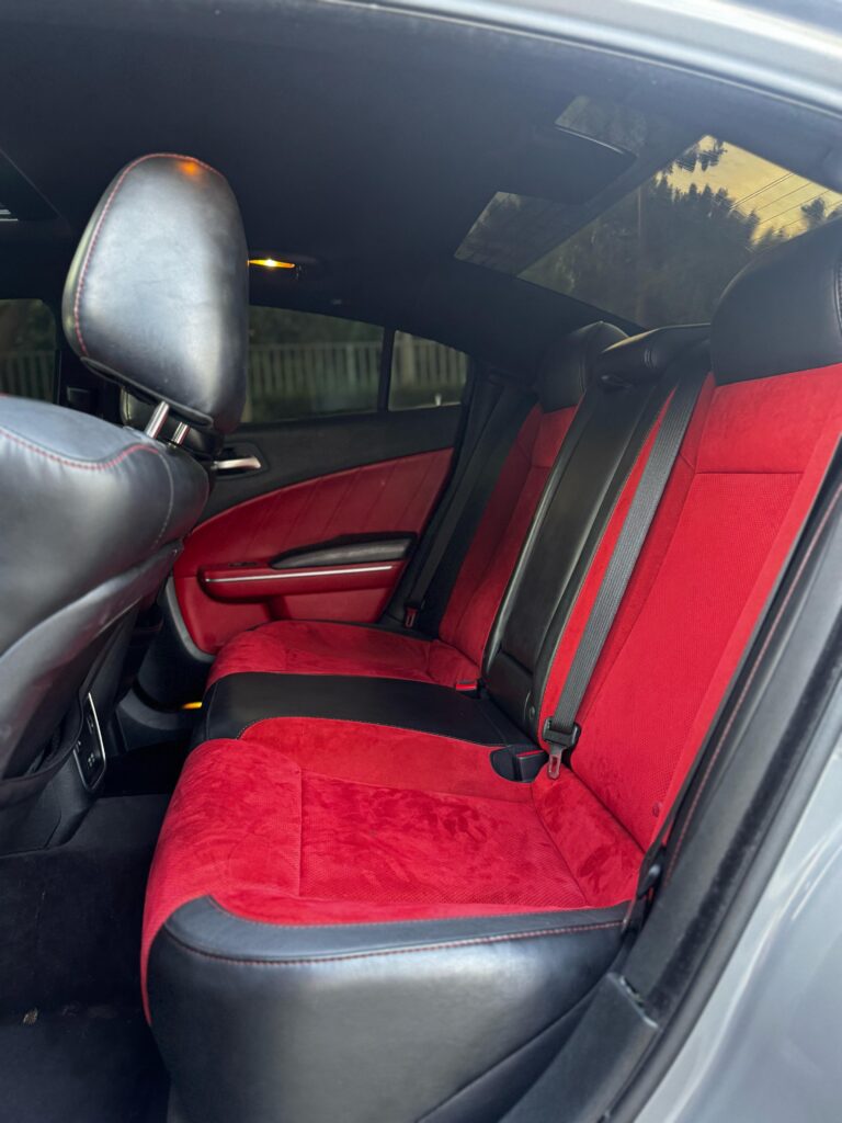 - *Dodge Charger Scat Pack* V8 6.4L SRT HEMI