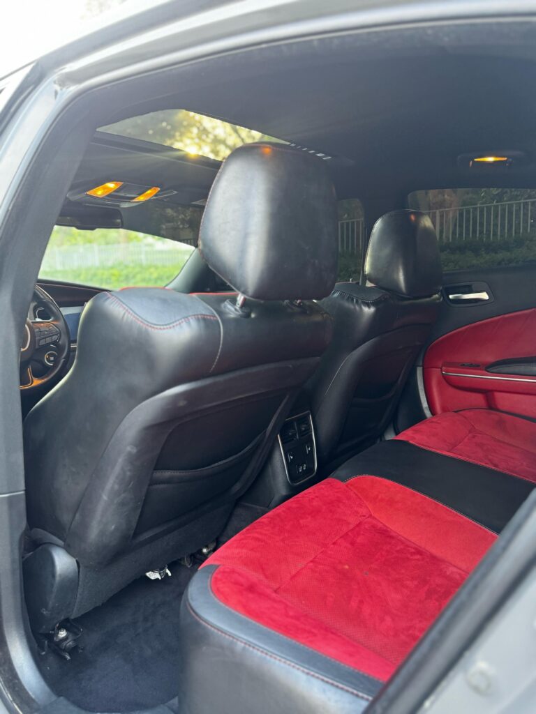 - *Dodge Charger Scat Pack* V8 6.4L SRT HEMI