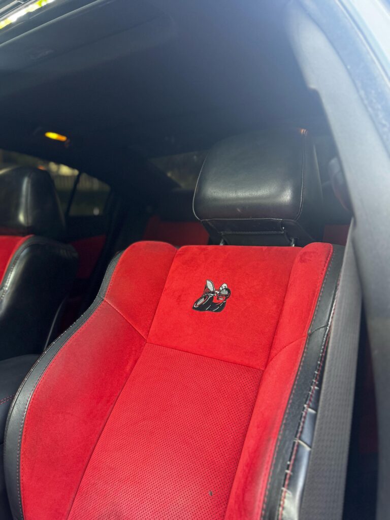 - *Dodge Charger Scat Pack* V8 6.4L SRT HEMI