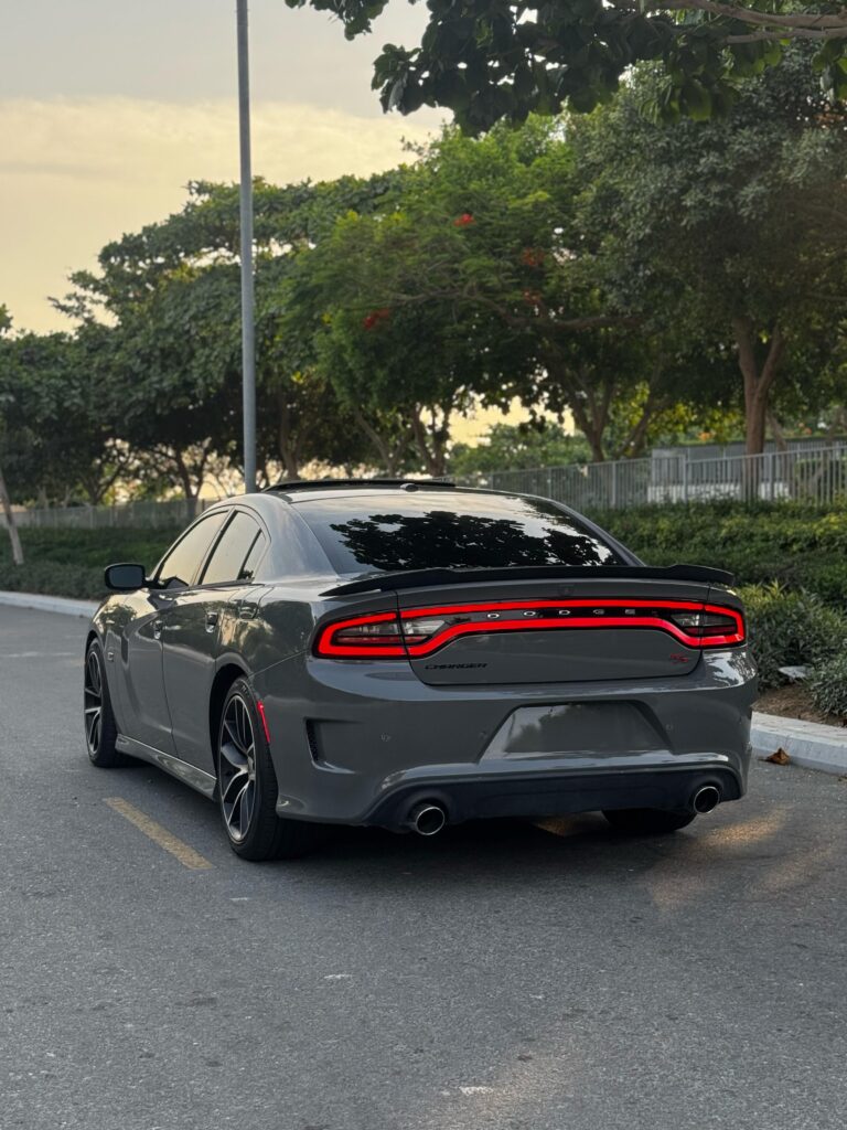 - *Dodge Charger Scat Pack* V8 6.4L SRT HEMI